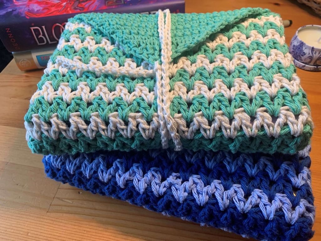 FREE Written Crochet Pattern: Book Sleeve - YARNutopia & More YARNutopia &  More